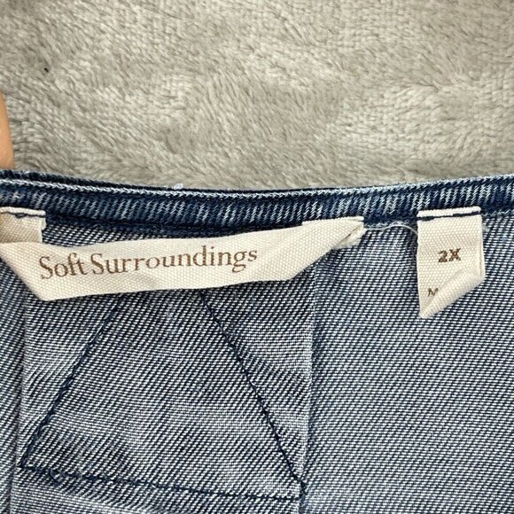 Soft Surroundings V-Neck Tencel Roll Tab Sleeve Blue Chambray Boho Top - Picture 9 of 11